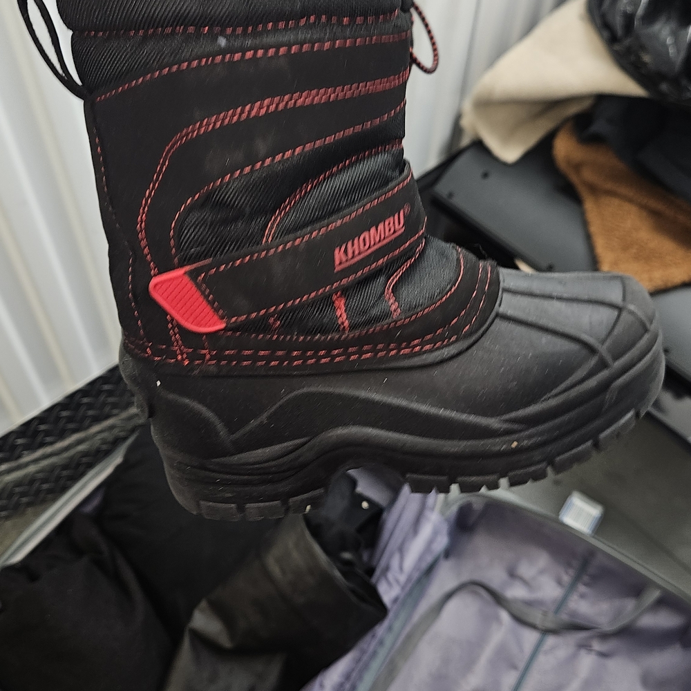 Khombu Black and Red Winter Boots